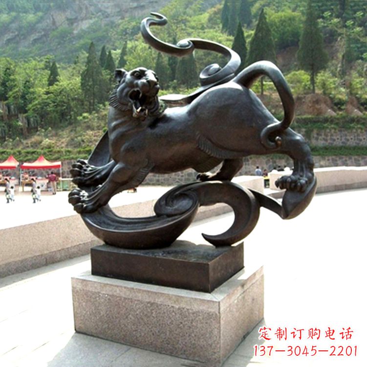 贵州纯铜雕刻的熊猫动物雕塑