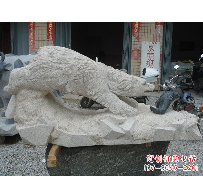 贵州北极熊精灵精致细腻的雕塑装饰