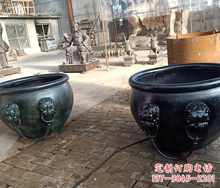 贵州铜雕制的水缸摆件