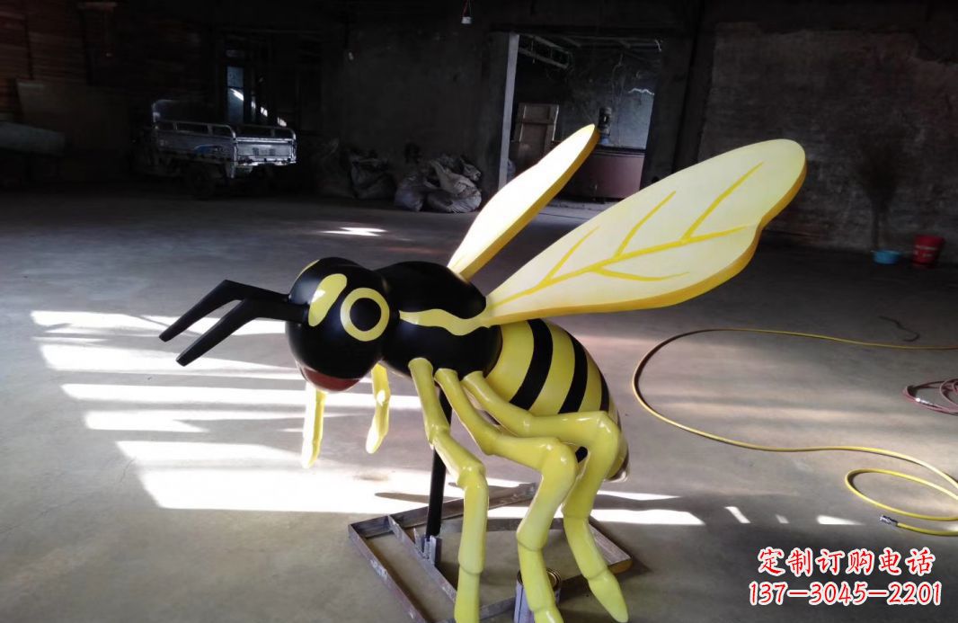 贵州玻璃蜜蜂雕塑让自然之美展现