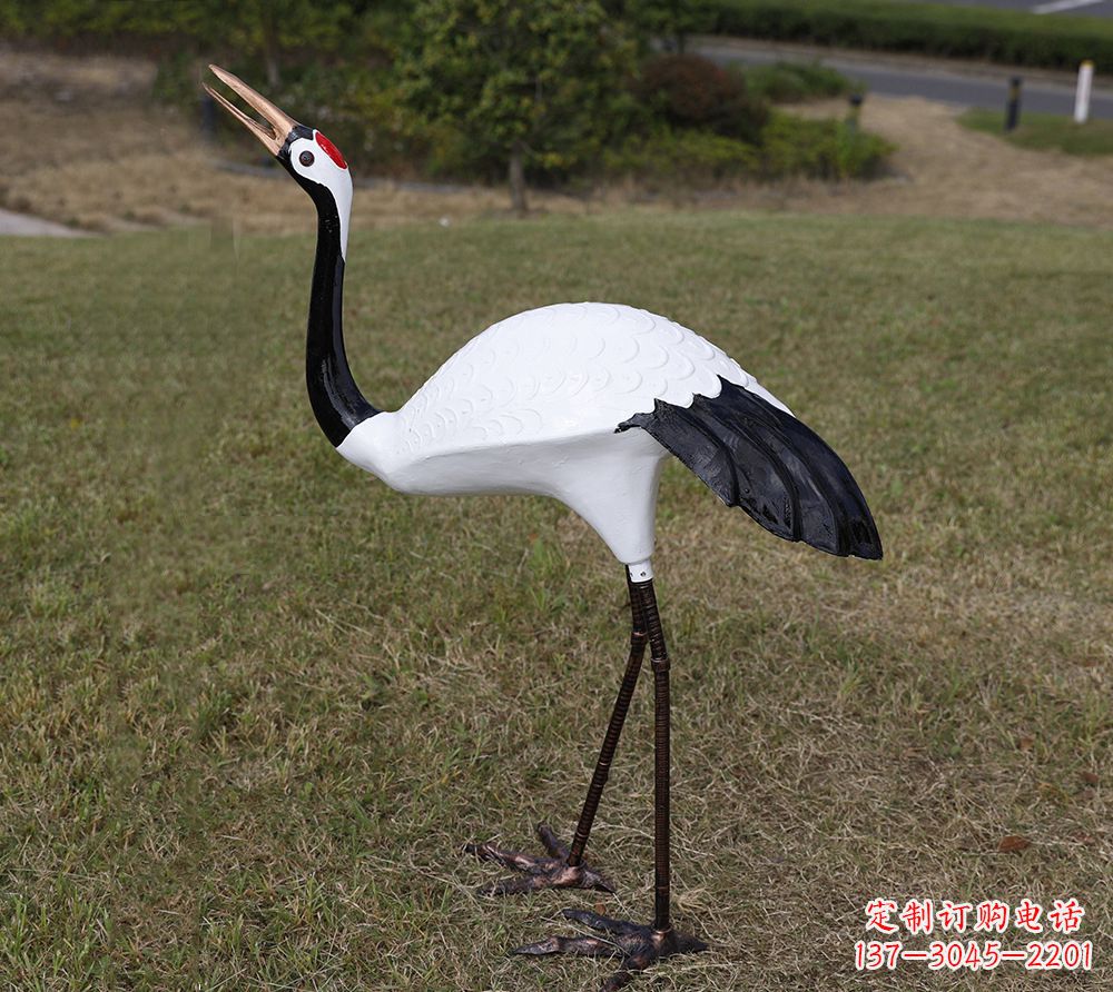 贵州玻璃钢雕塑仙鹤——灵动飞翔的艺术之美