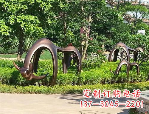 贵州玻璃钢动物雕塑公园草坪的美丽装饰