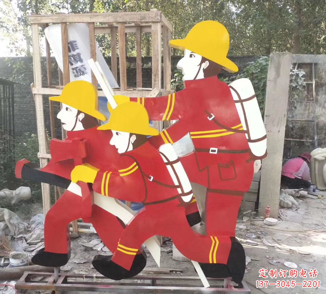 贵州玻璃钢消防员雕塑——精致的园林景观装饰