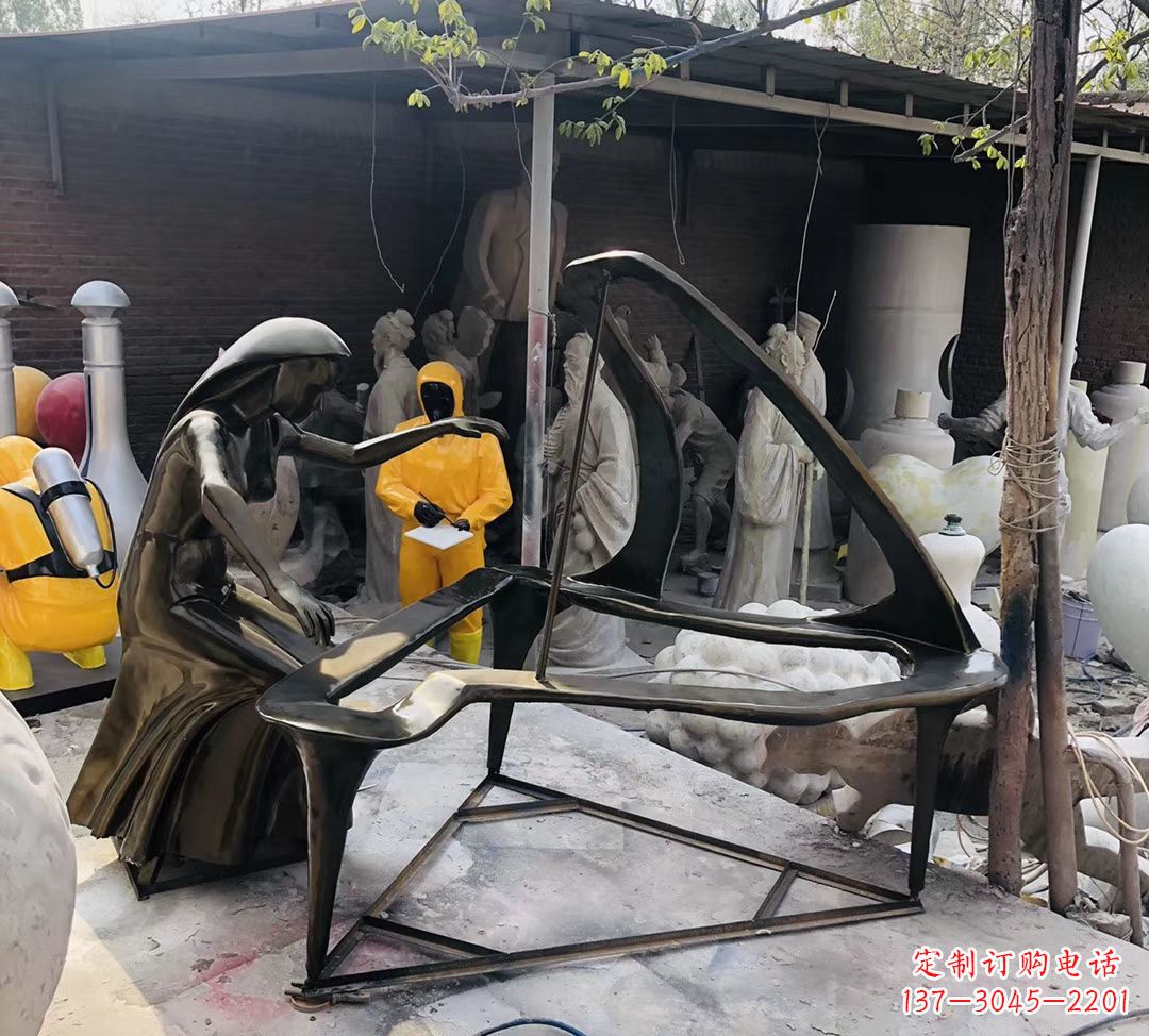 贵州玻璃钢仿铜钢琴雕塑