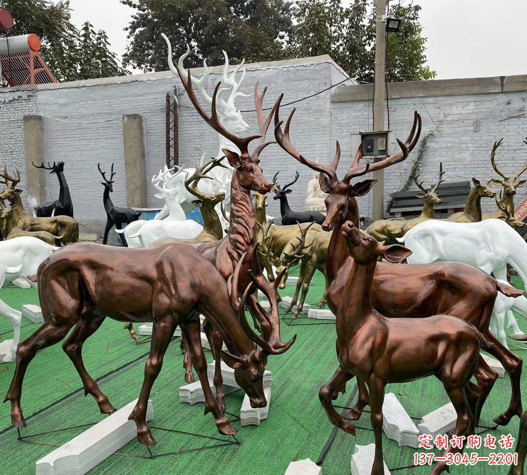 贵州玻璃钢仿铜群鹿雕塑——精美动物雕塑装点公园