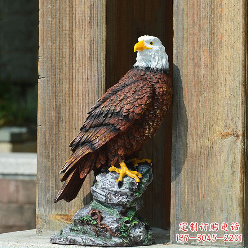 贵州玻璃钢老鹰雕塑——传递自然之美