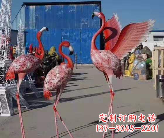 贵州火烈鸟雕塑以玻璃钢创造精美的景观雕塑