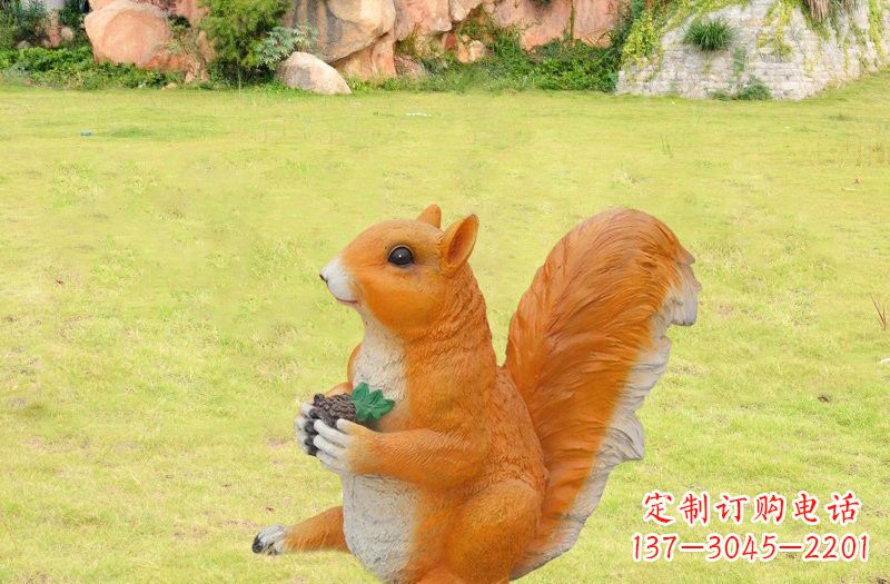 贵州玻璃钢制作的松鼠雕塑