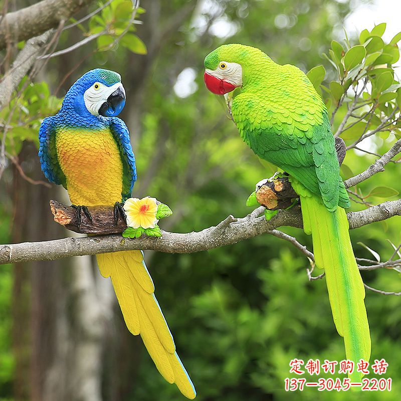 贵州精美玻璃钢鹦鹉雕塑,点缀公园美景