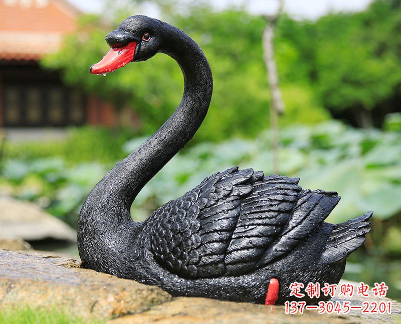 贵州玻璃钢雕刻的黑色天鹅——美丽宁静的公园园林摆件