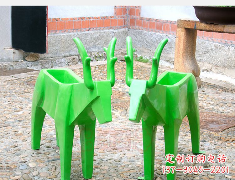 贵州玻璃钢几何花盆雕塑——给动物们一个温暖的家