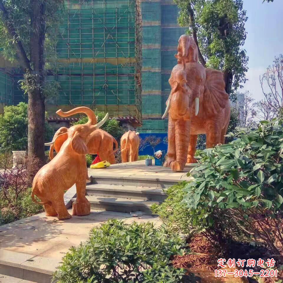 贵州玻璃钢卡通大象雕塑——给小区园林带来活力