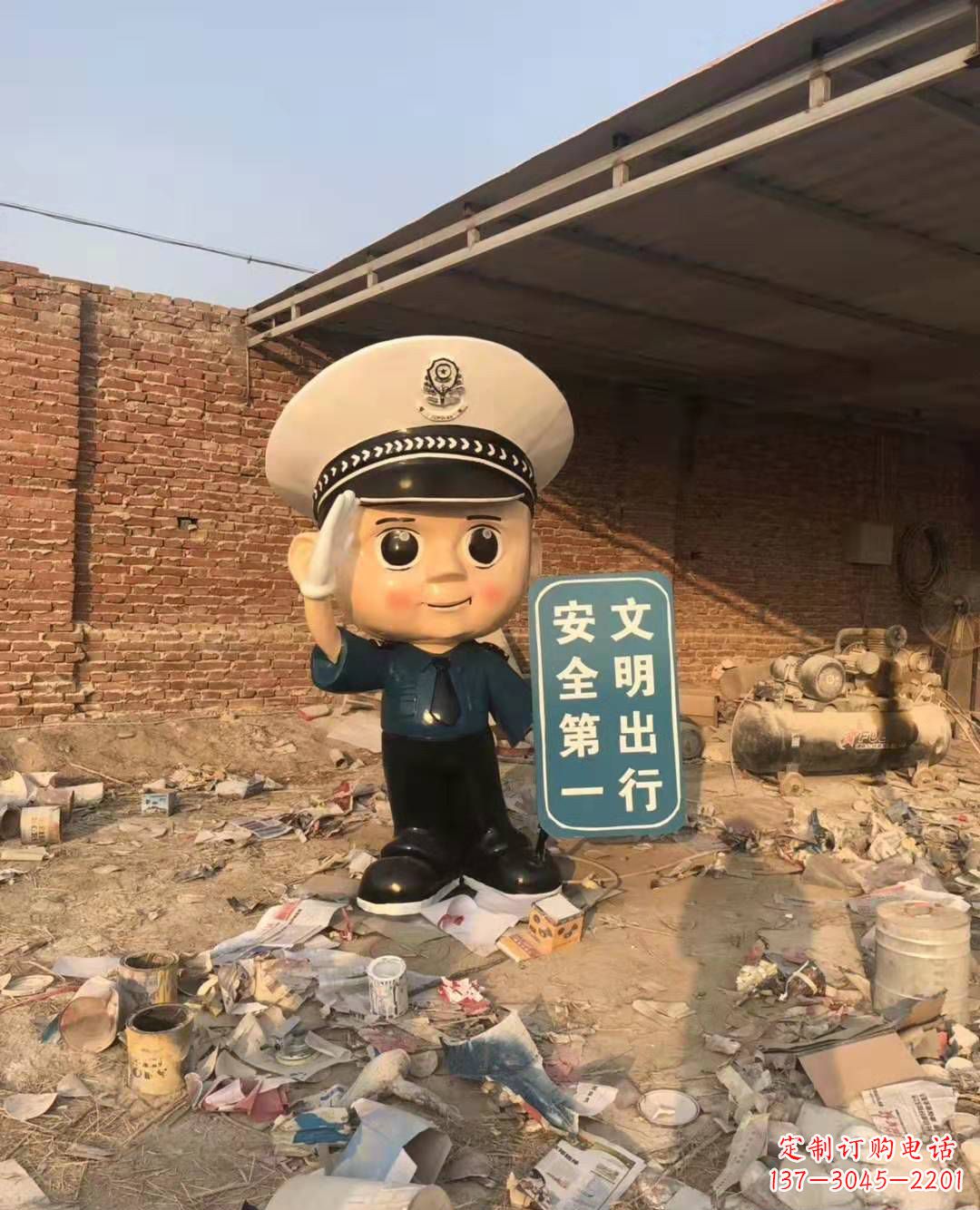 贵州玻璃钢卡通警察雕塑公园广场安全警示语雕塑