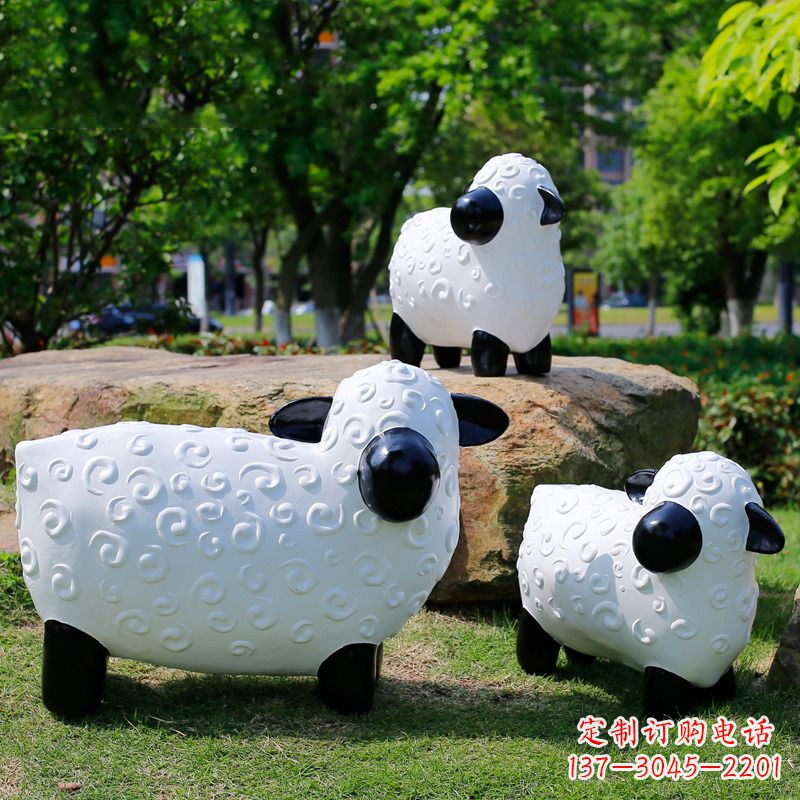 贵州玻璃钢卡通动物雕塑,增添公园草坪韵味