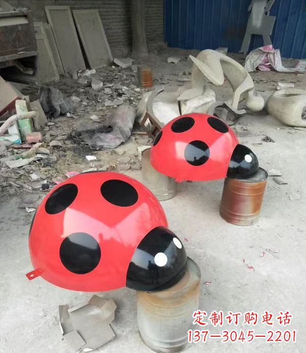 贵州玻璃钢制瓢虫雕塑绚丽多彩的公园景观摆件