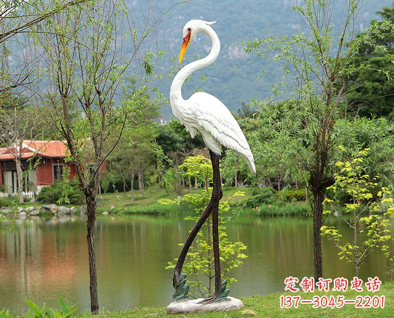贵州玻璃钢仙鹤雕塑——传承中国传统文化