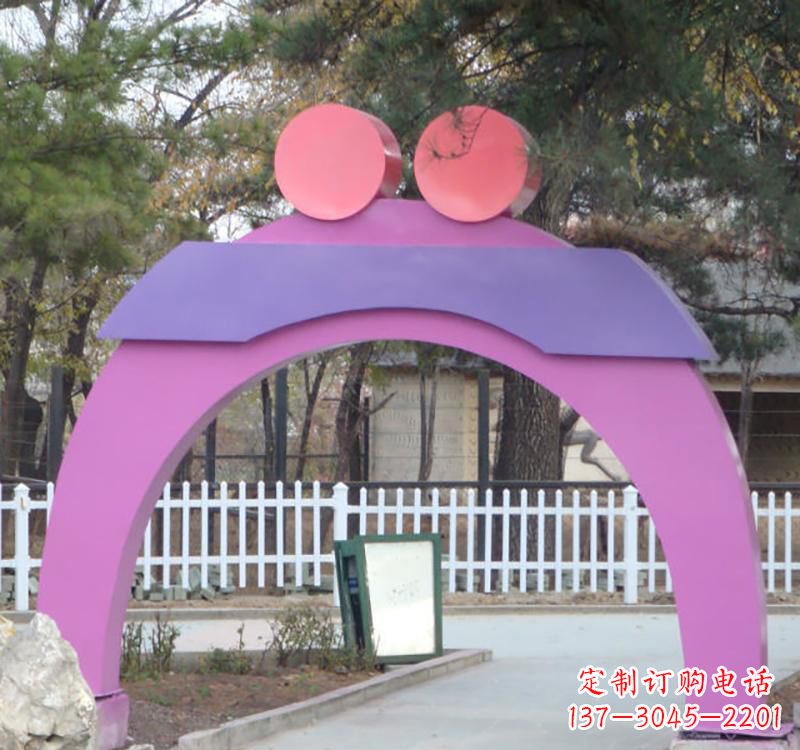 贵州不锈钢爱心拱门雕塑给城市艺术添彩