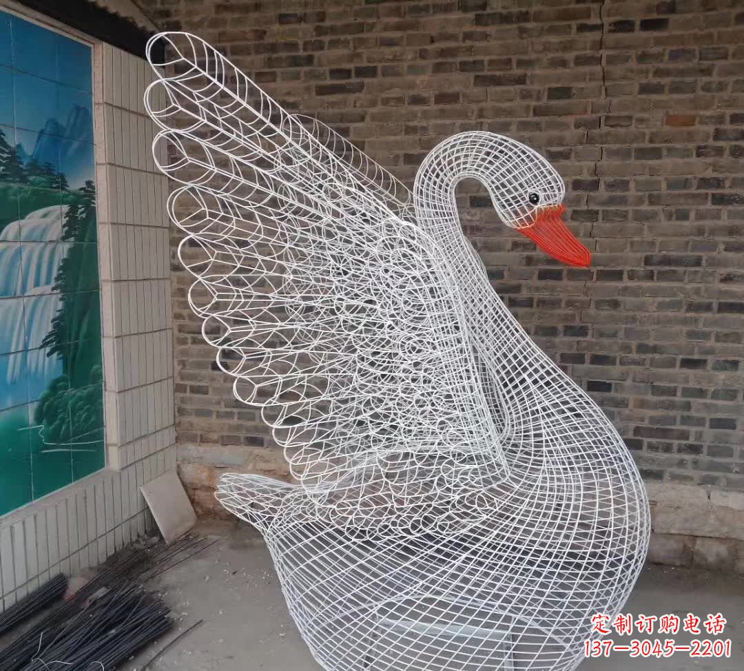 贵州不锈钢制天鹅雕塑象征着和谐与美好