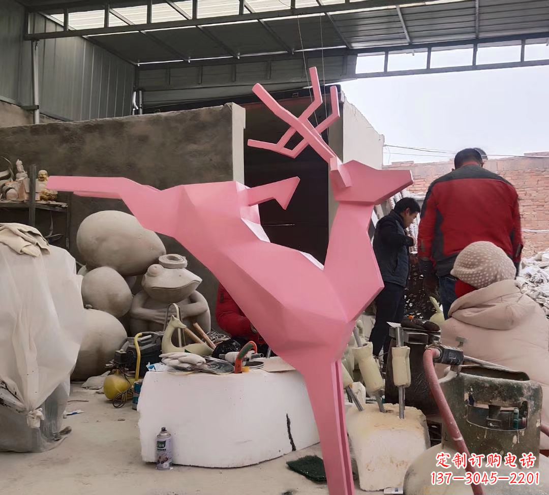 贵州不锈钢彩绘小鹿雕塑艺术与美感的完美结合