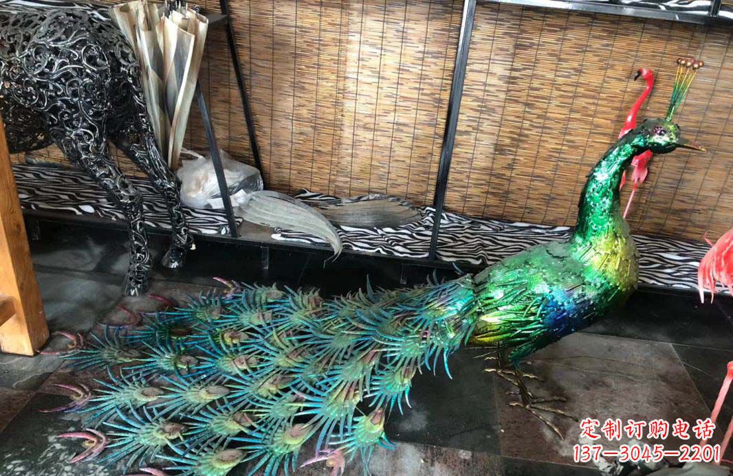 贵州不锈钢彩色景观孔雀雕塑