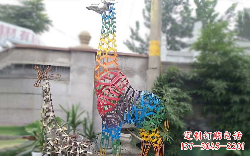 贵州不锈钢长颈鹿雕塑把自然美景带入室内