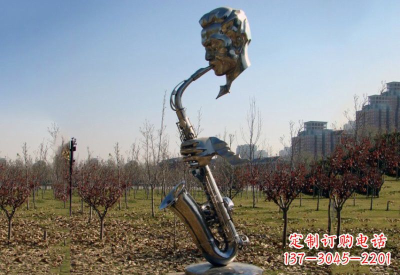 贵州静谧而神秘的不锈钢萨克斯雕塑
