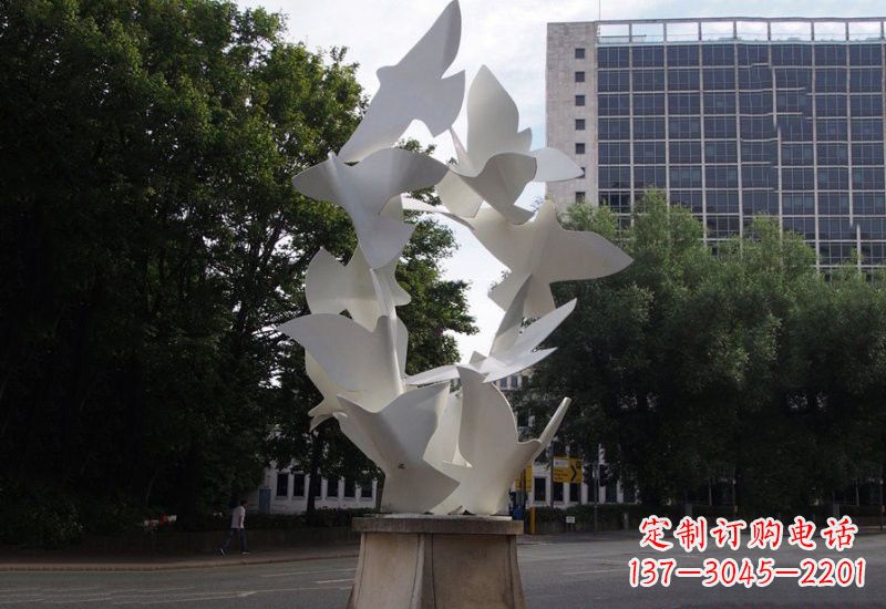 贵州美丽而宁静的不锈钢和平鸽雕塑