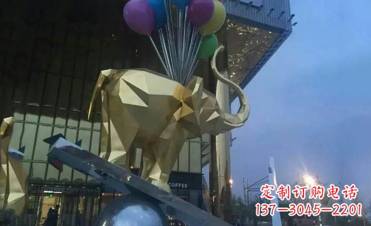 贵州大象踩高跷——点缀城市景观