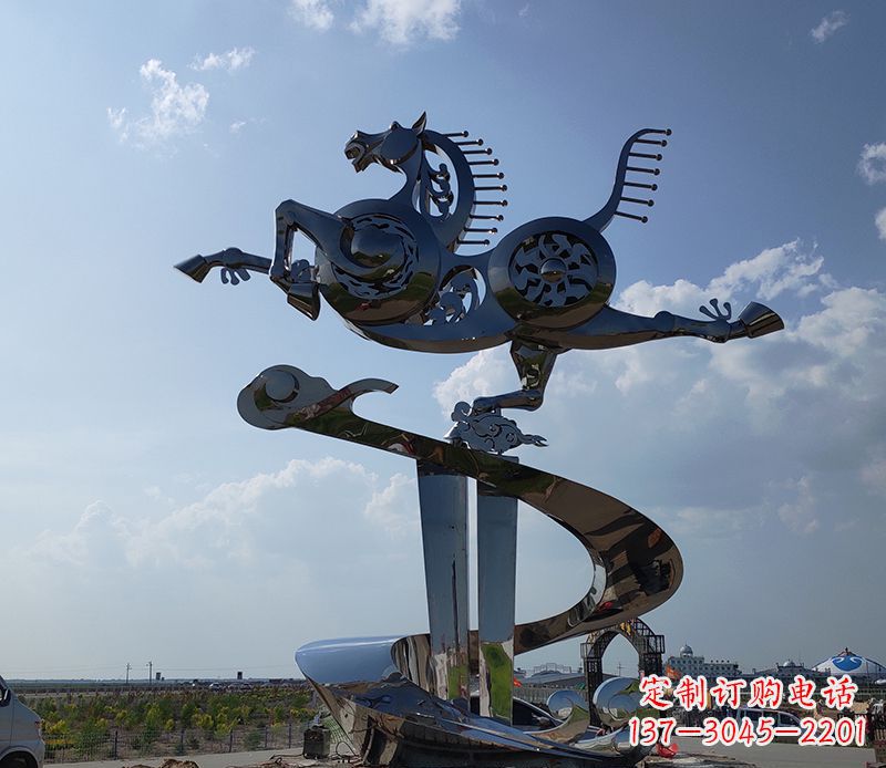 贵州不锈钢大型马踏飞燕景观雕塑集艺术与自然于一体