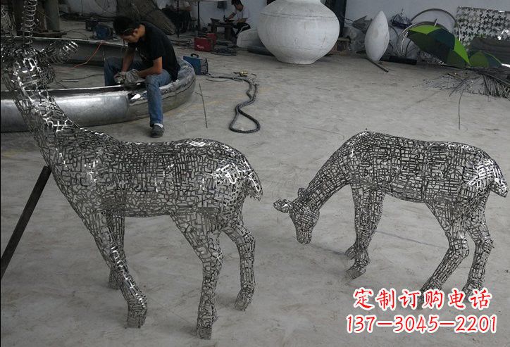 贵州不锈钢动物镂空鹿雕塑精美的艺术品