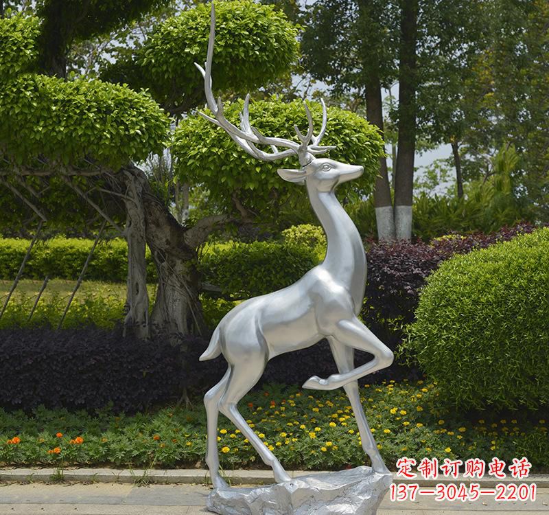 贵州不锈钢梅花鹿雕塑艺术与自然的完美结合