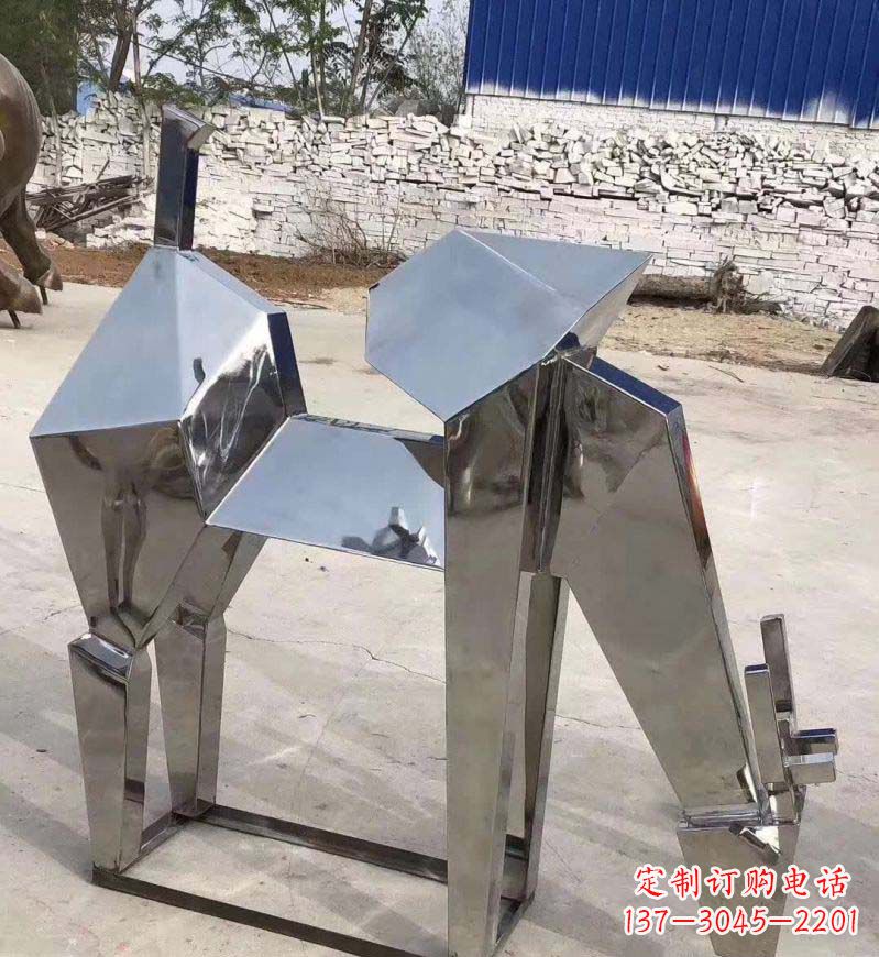 贵州不锈钢锻造的景观小鹿雕塑