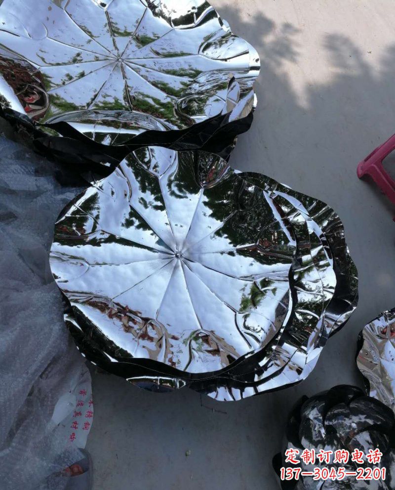 贵州不锈钢锻造的莲花雕塑