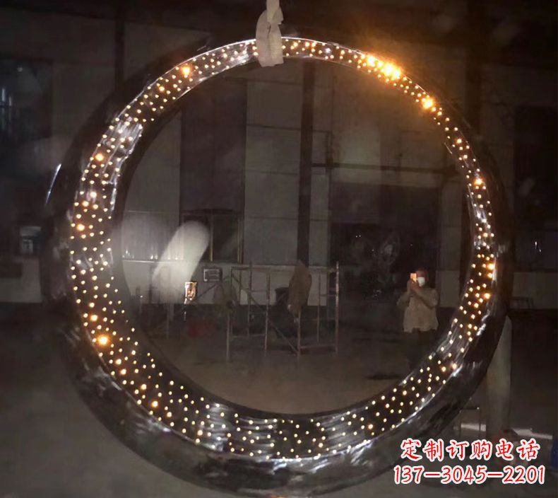 贵州璀璨夜空,不锈钢发光月亮雕塑