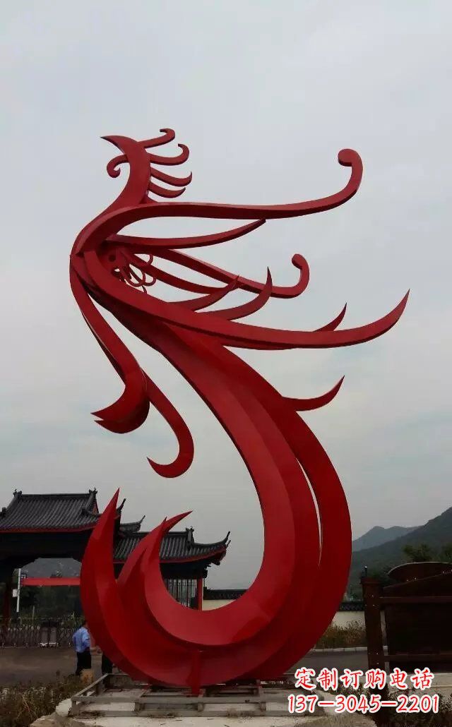 贵州凤凰雕塑象征着和平与繁荣