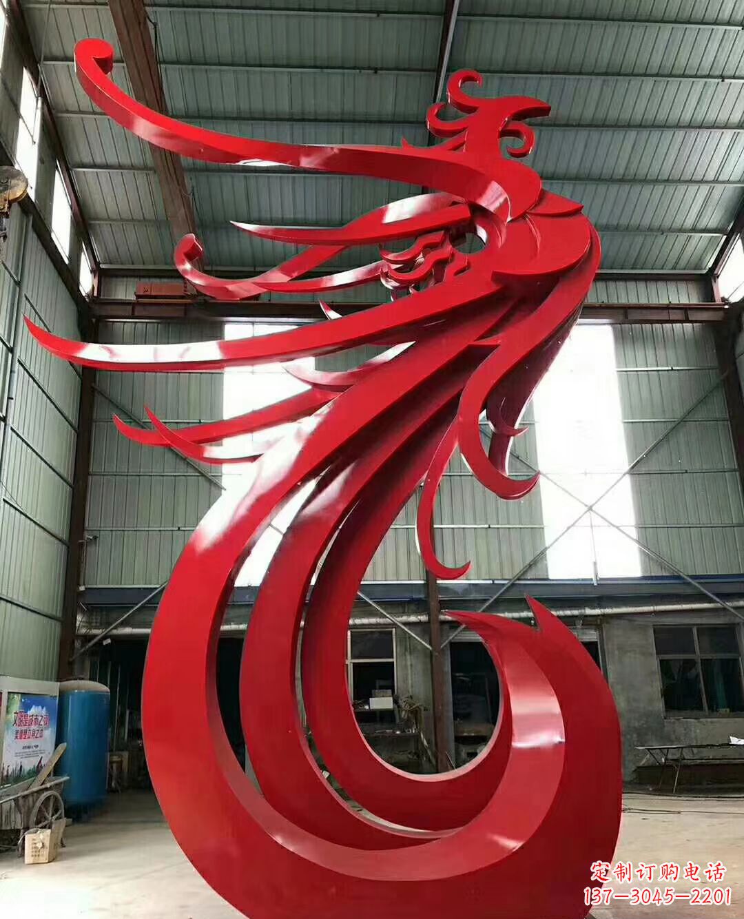 贵州不锈钢凤凰雕塑象征着新生的力量