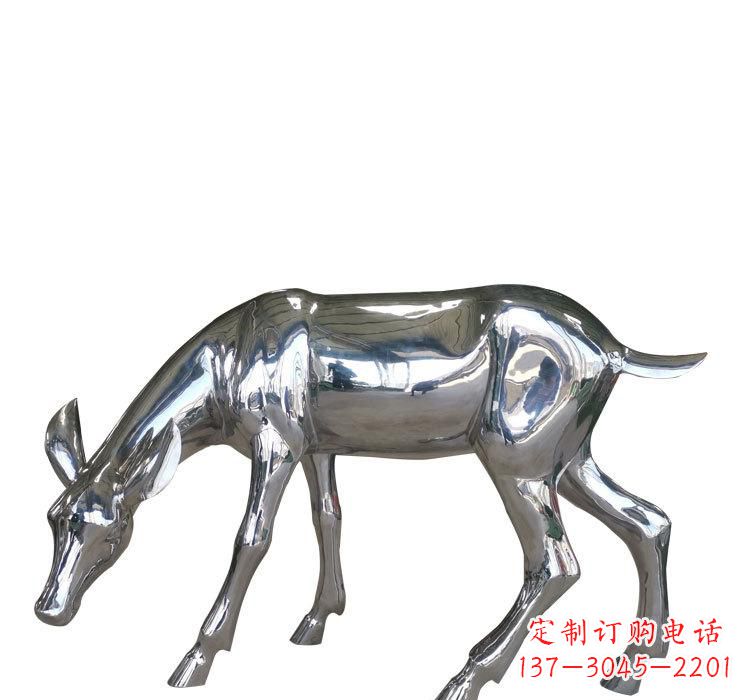 贵州不锈钢公园草坪上的鹿雕塑——让美景更加完美