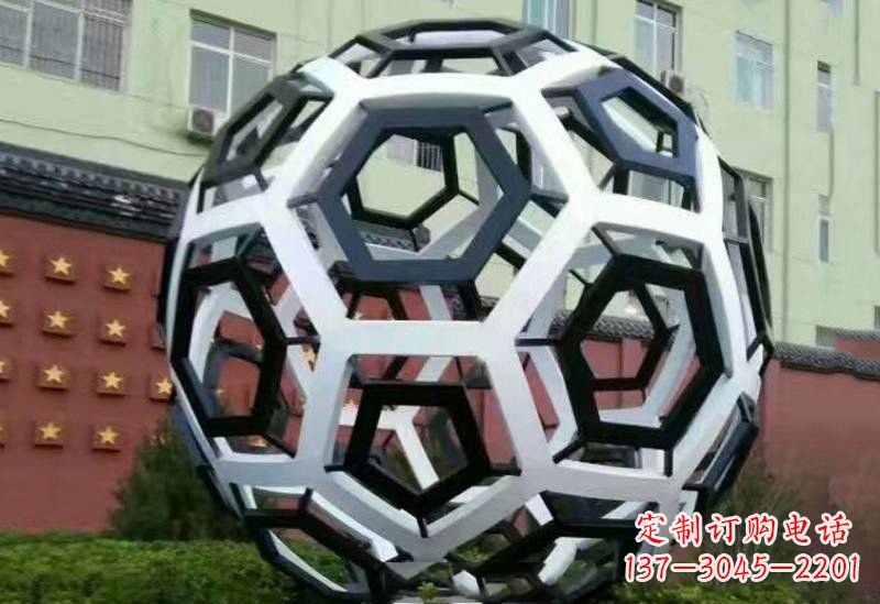 贵州不锈钢公园的镂空足球雕塑