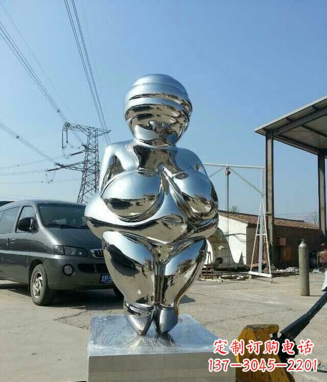贵州女性之美不锈钢公园的女人雕塑