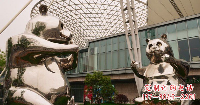 贵州不锈钢公园动物镜面熊猫雕塑