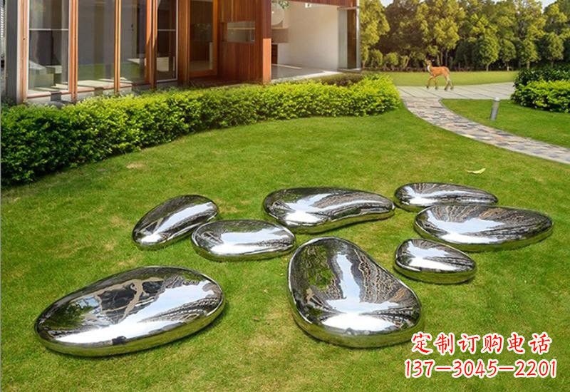 贵州不锈钢公园的鹅卵石雕塑