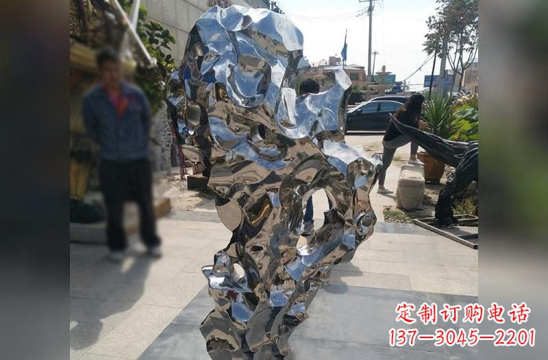 贵州太湖石雕塑——点缀不锈钢公园