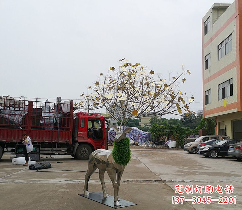 贵州不锈钢公园的梅花鹿雕塑