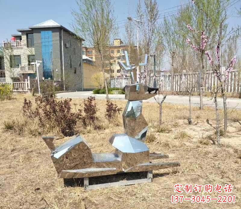 贵州不锈钢公园小鹿雕塑给公园带来温馨气息