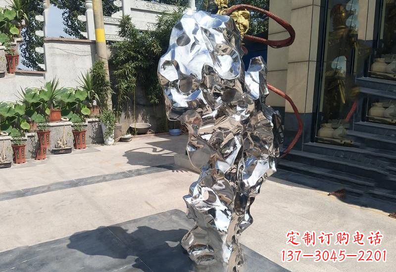 贵州太湖石雕塑传承中华文化精髓