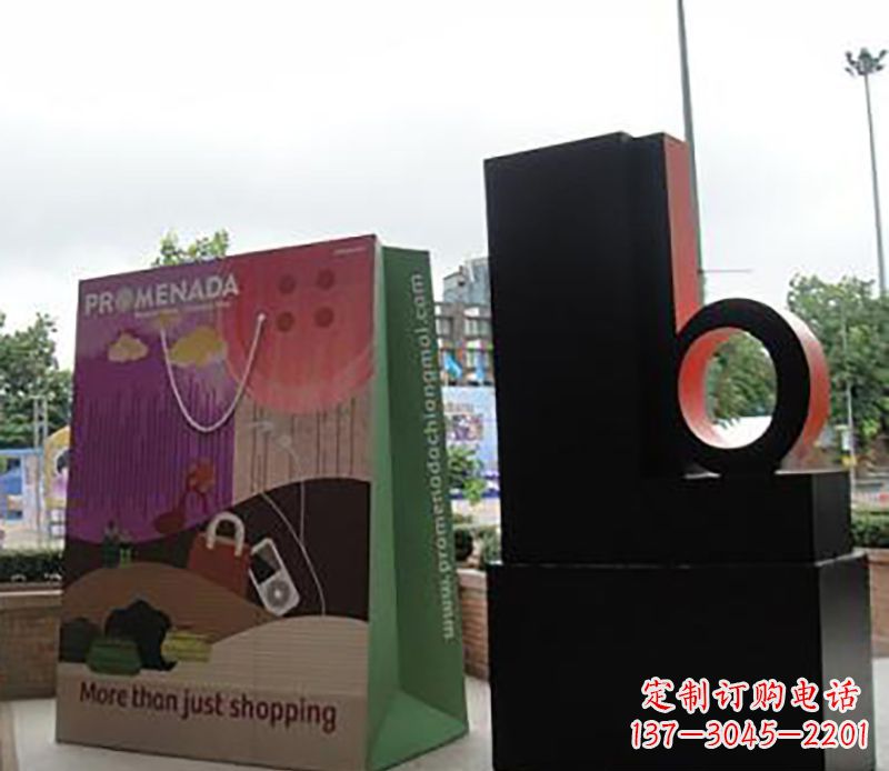 贵州不锈钢购物袋雕塑为公园带来现代风格