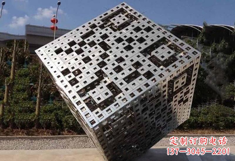 贵州不锈钢广场上的魔方雕塑
