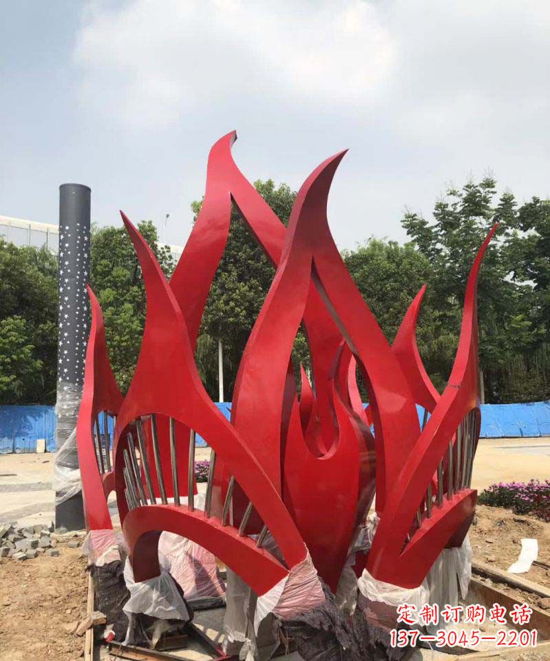 贵州不锈钢树叶雕塑美丽而持久的艺术