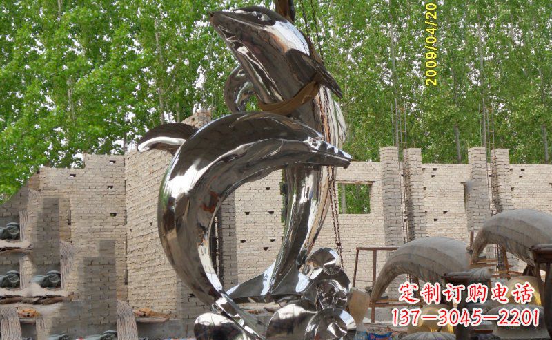 贵州海豚之美不锈钢海边雕塑