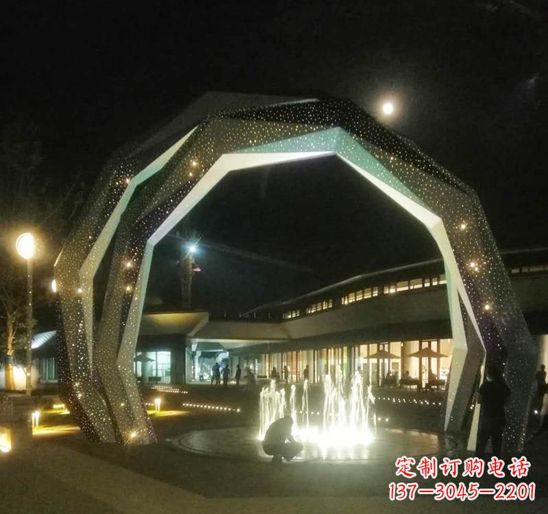 贵州不锈钢户外拱门雕塑精美线条点缀美景